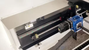 tornillo de bolas y guías lineales